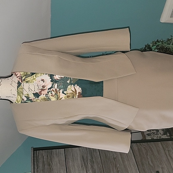 EXPRESS TWO PIECE SUIT🌼 - Picture 3 of 17